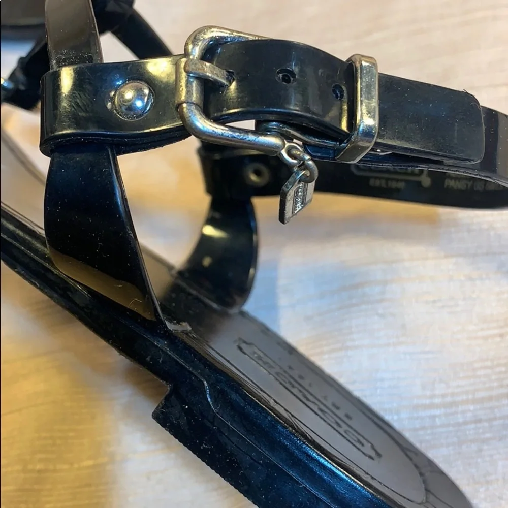 Coach worn once authentic thong sandal iconic logo